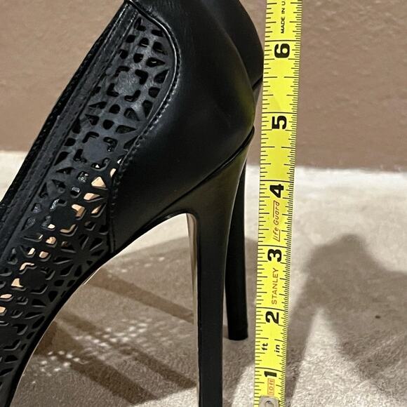 Badgley Mischka Leather Lasercut Accents Black Pumps Size 8.5 M - Picture 15 of 16
